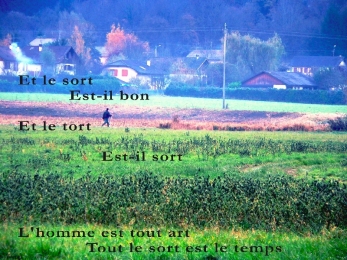 Homme dans son champ, Bonneville, Haute-Savoie. Poème sur le sort.