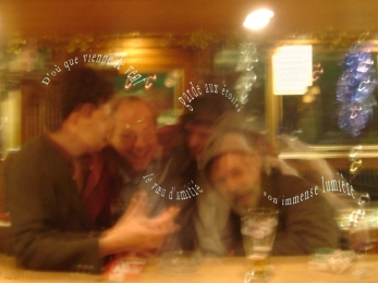 Soirée emtre amis à la Clémence, au Bourg-de-Four,  Genève. (Christophe Oberson, Renaldo Gregori, Marcelino Camacho et Robert fred. Photo: Rudi le barman) Poème à l'amitié.